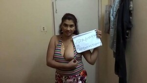 Bangladesi aunty, fantastic action presented in a seductive manner