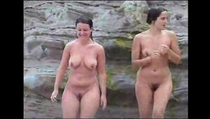 Voyeur big ass girl on beach in bikini